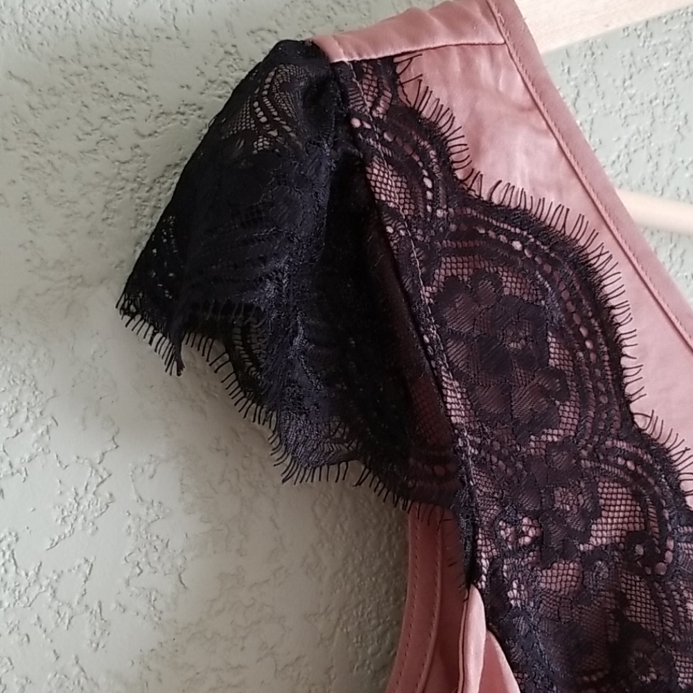 Eyeshadow top lace details sz large pink and black - Picture 3 of 7